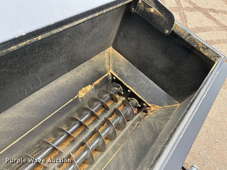 image for item EQ4928 2019 Ford F350 Super Duty  SuperCab bale bed pickup truck