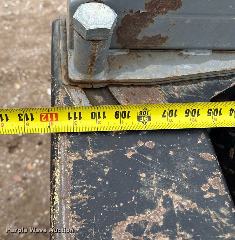 image for item EQ4928 2019 Ford F350 Super Duty  SuperCab bale bed pickup truck