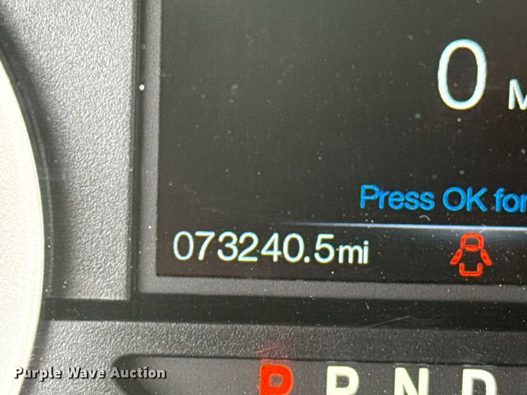 image for item EQ4928 2019 Ford F350 Super Duty  SuperCab bale bed pickup truck