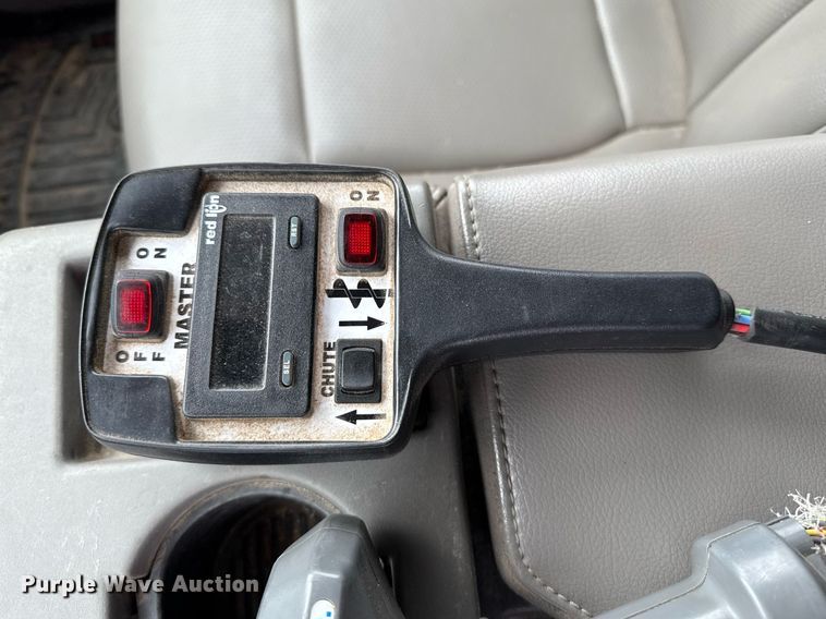 image for item EQ4928 2019 Ford F350 Super Duty  SuperCab bale bed pickup truck