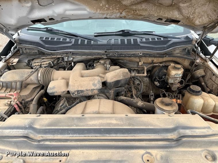 image for item EQ4928 2019 Ford F350 Super Duty  SuperCab bale bed pickup truck