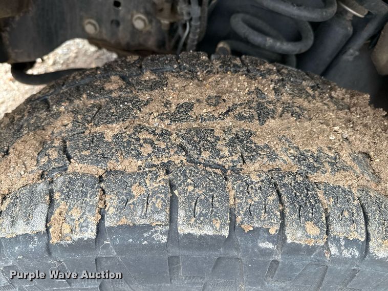 image for item EQ4928 2019 Ford F350 Super Duty  SuperCab bale bed pickup truck