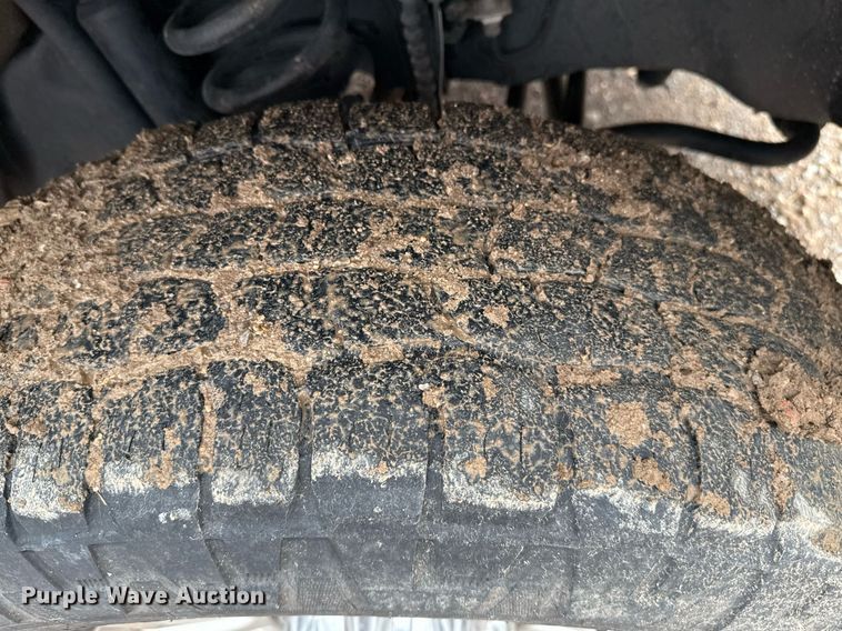 image for item EQ4928 2019 Ford F350 Super Duty  SuperCab bale bed pickup truck