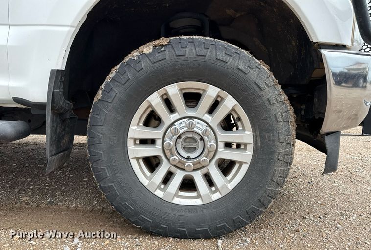 image for item EQ4928 2019 Ford F350 Super Duty  SuperCab bale bed pickup truck