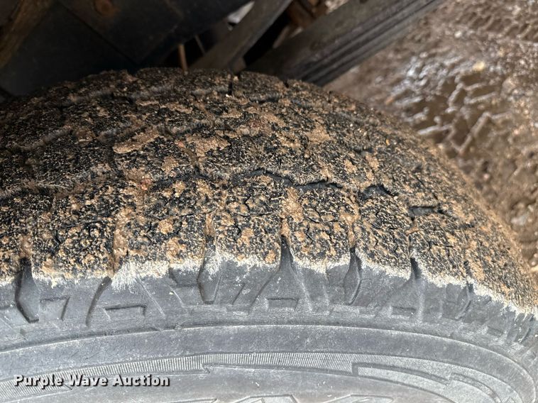 image for item EQ4928 2019 Ford F350 Super Duty  SuperCab bale bed pickup truck