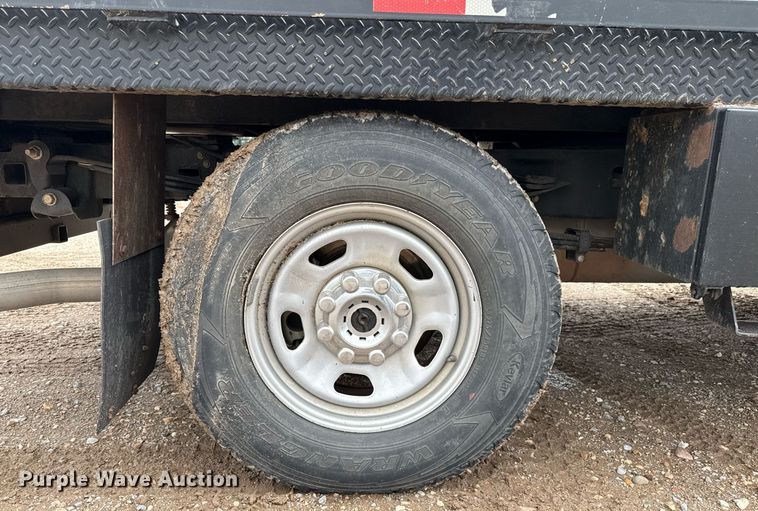 image for item EQ4928 2019 Ford F350 Super Duty  SuperCab bale bed pickup truck