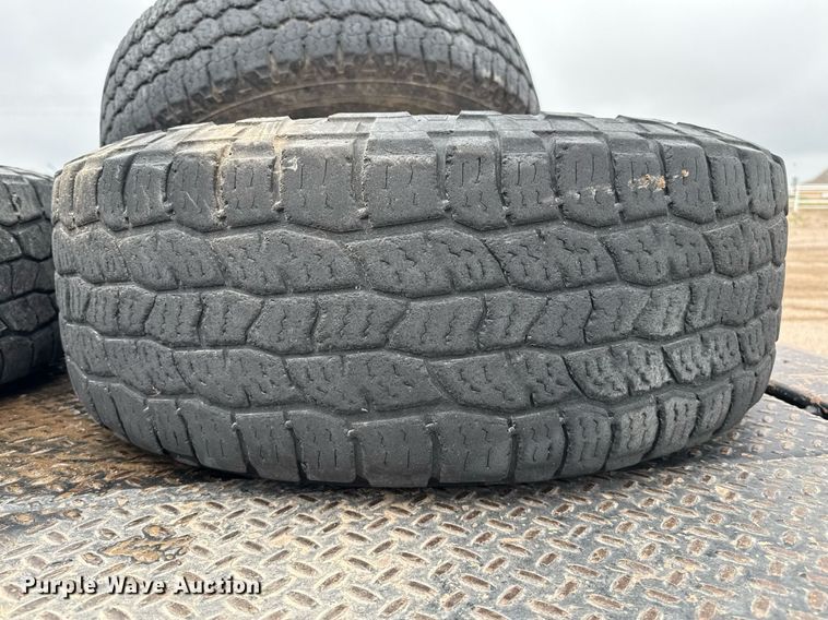 image for item EQ4928 2019 Ford F350 Super Duty  SuperCab bale bed pickup truck