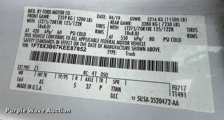 image for item EQ4928 2019 Ford F350 Super Duty  SuperCab bale bed pickup truck