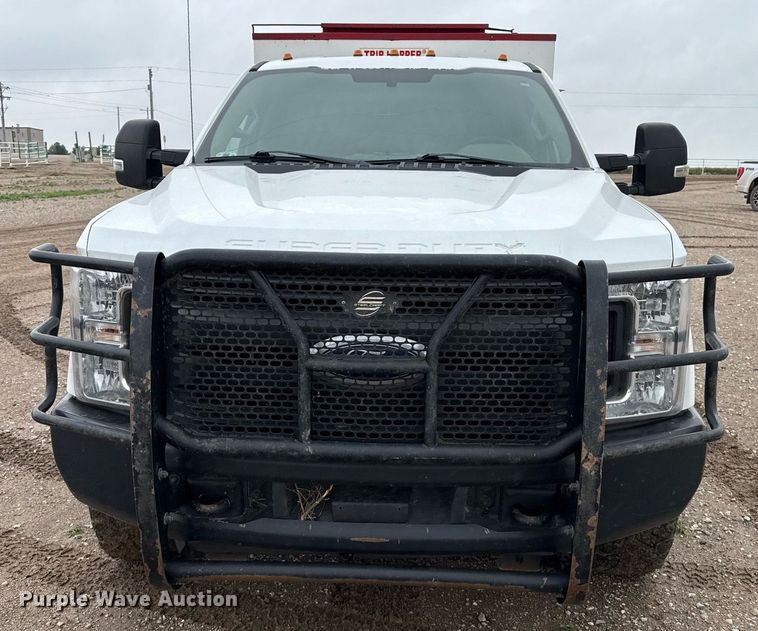 image for item EQ4930 2018 Ford F350 Super Duty XL bale bed pickup truck