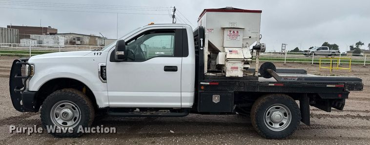 image for item EQ4930 2018 Ford F350 Super Duty XL bale bed pickup truck