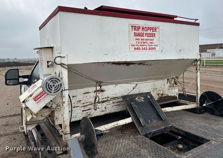 image for item EQ4930 2018 Ford F350 Super Duty XL bale bed pickup truck