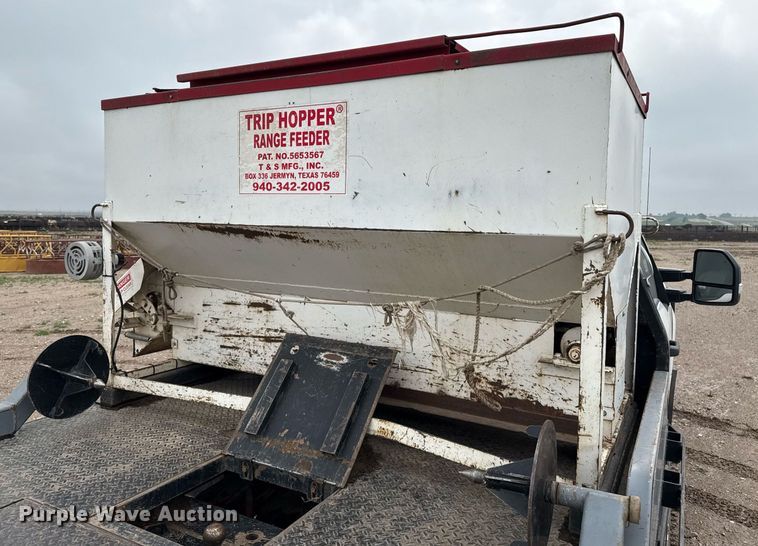 image for item EQ4930 2018 Ford F350 Super Duty XL bale bed pickup truck