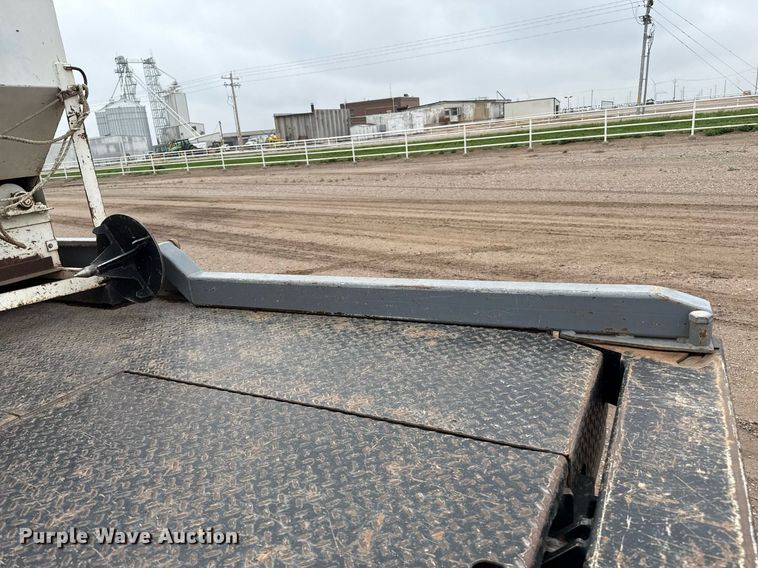 image for item EQ4930 2018 Ford F350 Super Duty XL bale bed pickup truck