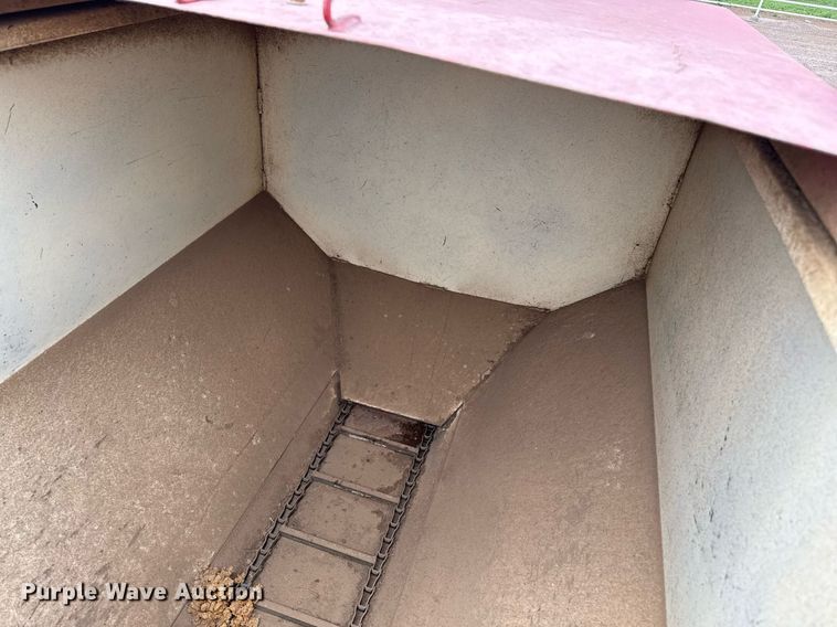 image for item EQ4930 2018 Ford F350 Super Duty XL bale bed pickup truck