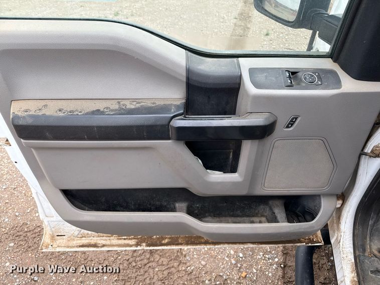 image for item EQ4930 2018 Ford F350 Super Duty XL bale bed pickup truck