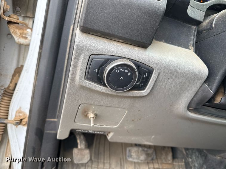 image for item EQ4930 2018 Ford F350 Super Duty XL bale bed pickup truck