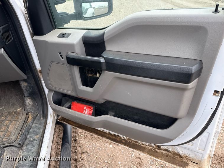 image for item EQ4930 2018 Ford F350 Super Duty XL bale bed pickup truck