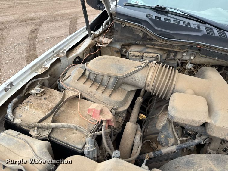 image for item EQ4930 2018 Ford F350 Super Duty XL bale bed pickup truck