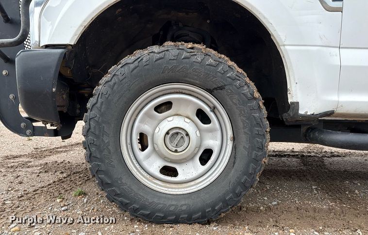 image for item EQ4930 2018 Ford F350 Super Duty XL bale bed pickup truck