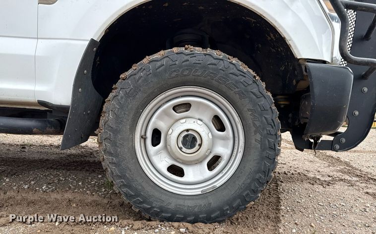 image for item EQ4930 2018 Ford F350 Super Duty XL bale bed pickup truck