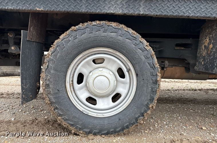 image for item EQ4930 2018 Ford F350 Super Duty XL bale bed pickup truck