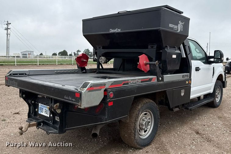 image for item EQ4933 2022 Ford F250 Super Duty XL bale bed pickup truck