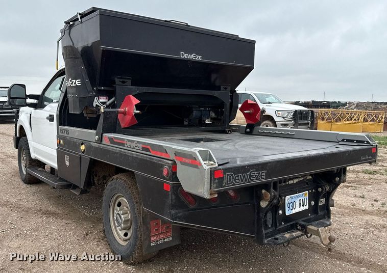 image for item EQ4933 2022 Ford F250 Super Duty XL bale bed pickup truck