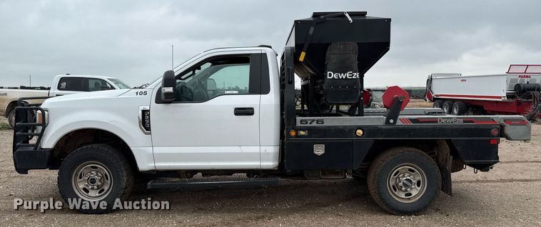 image for item EQ4933 2022 Ford F250 Super Duty XL bale bed pickup truck