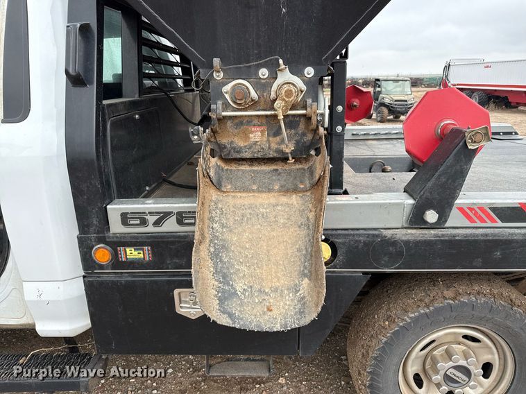 image for item EQ4933 2022 Ford F250 Super Duty XL bale bed pickup truck