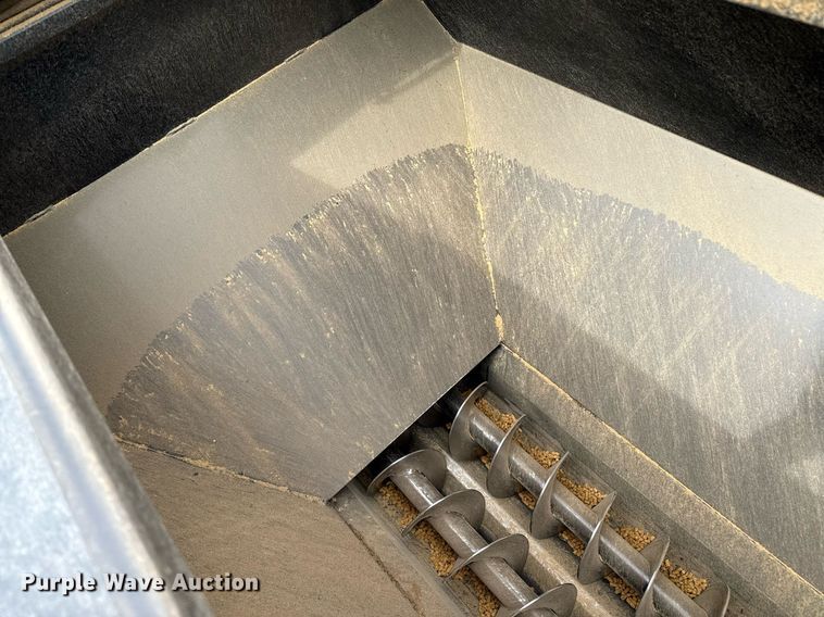 image for item EQ4933 2022 Ford F250 Super Duty XL bale bed pickup truck