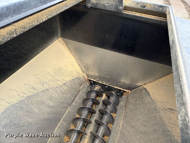 image for item EQ4933 2022 Ford F250 Super Duty XL bale bed pickup truck