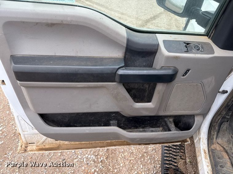 image for item EQ4933 2022 Ford F250 Super Duty XL bale bed pickup truck