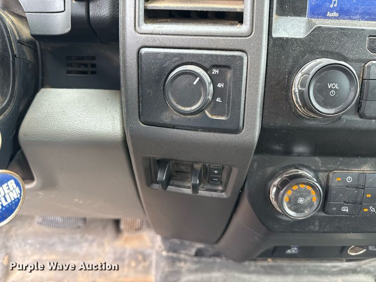 image for item EQ4933 2022 Ford F250 Super Duty XL bale bed pickup truck