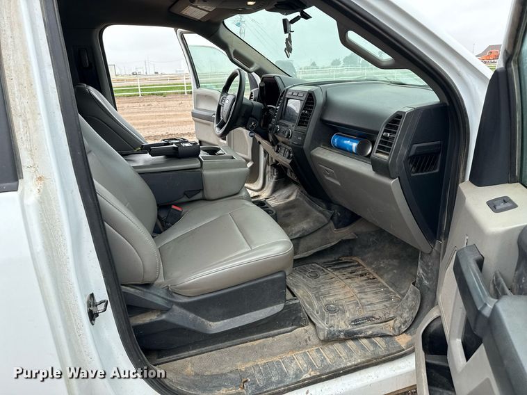 image for item EQ4933 2022 Ford F250 Super Duty XL bale bed pickup truck