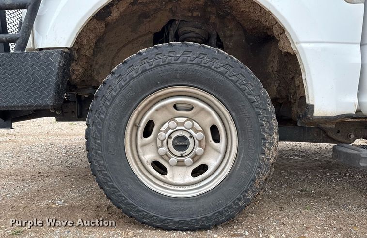 image for item EQ4933 2022 Ford F250 Super Duty XL bale bed pickup truck