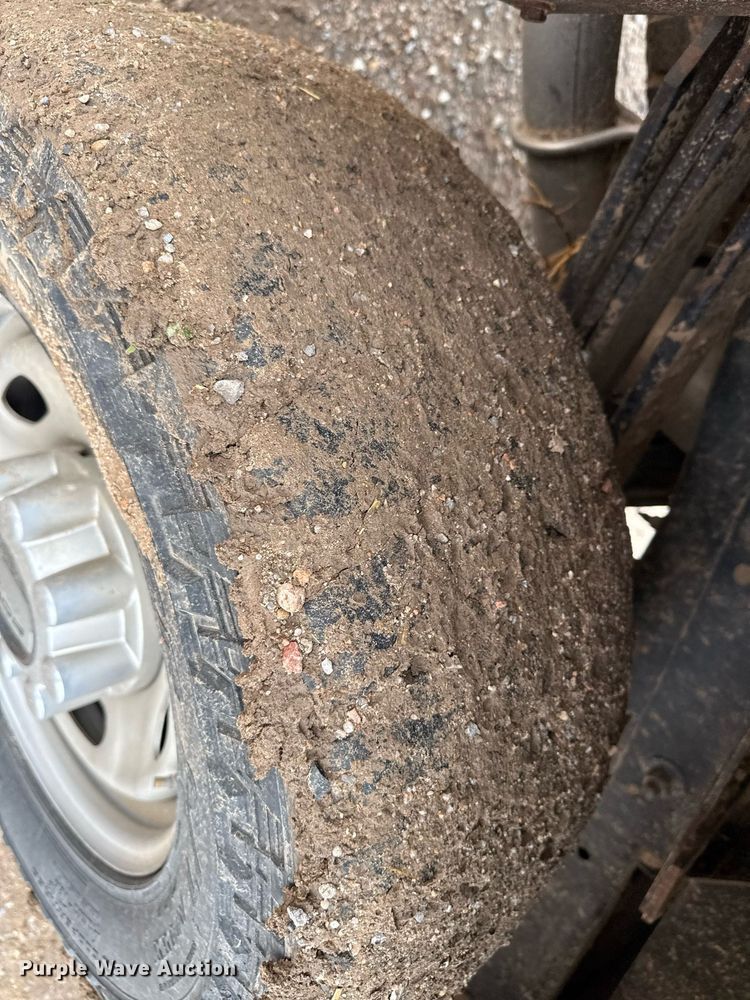 image for item EQ4933 2022 Ford F250 Super Duty XL bale bed pickup truck