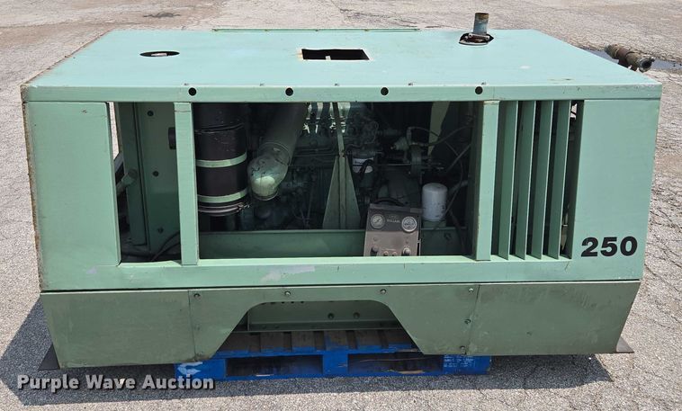 image for item EQ6560 Sullair 250 air compressor