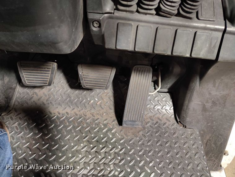 image for item IP9615 2015 Nissan PF60 forklift