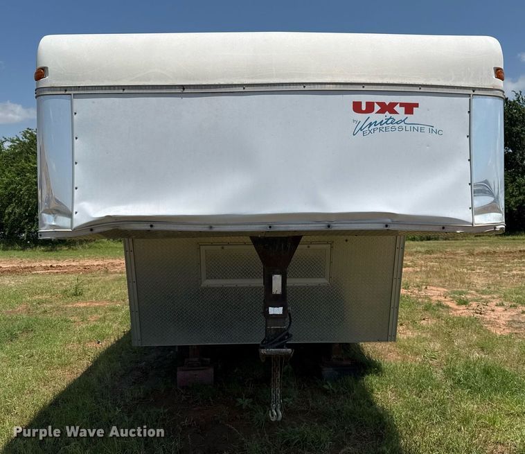 image for item MY9900 2001 United Expressline toy hauler camper