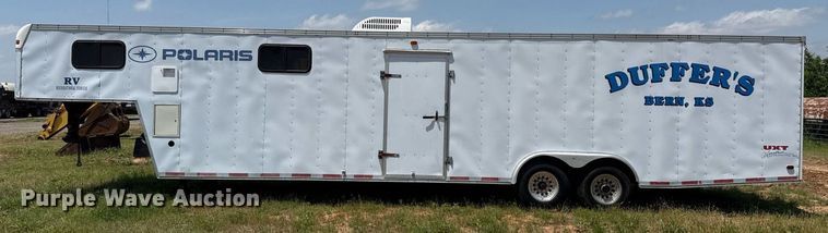 image for item MY9900 2001 United Expressline toy hauler camper