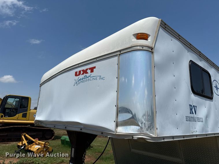 image for item MY9900 2001 United Expressline toy hauler camper