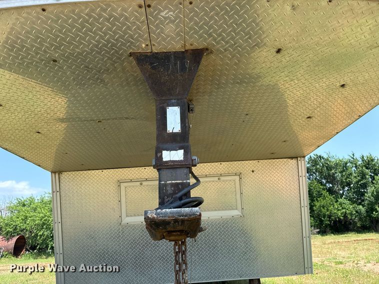 image for item MY9900 2001 United Expressline toy hauler camper