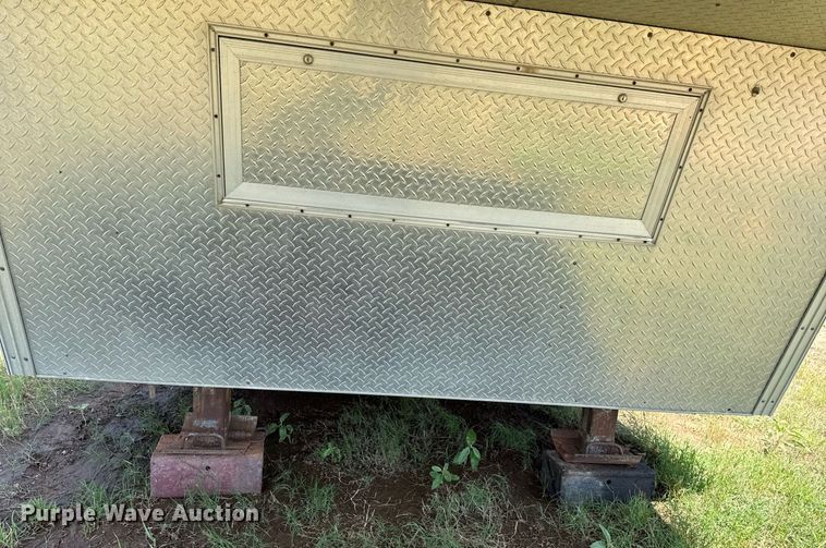 image for item MY9900 2001 United Expressline toy hauler camper