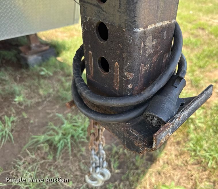 image for item MY9900 2001 United Expressline toy hauler camper