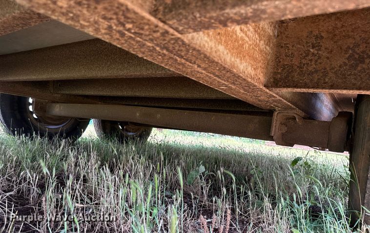 image for item MY9900 2001 United Expressline toy hauler camper