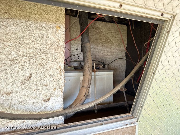 image for item MY9900 2001 United Expressline toy hauler camper