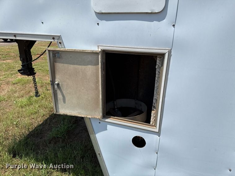 image for item MY9900 2001 United Expressline toy hauler camper