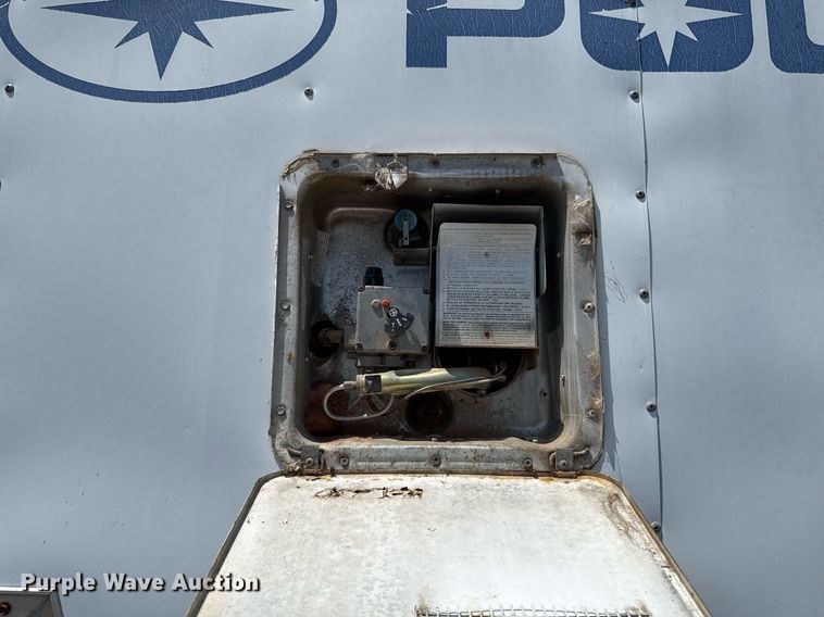 image for item MY9900 2001 United Expressline toy hauler camper