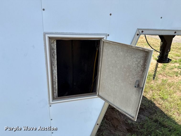 image for item MY9900 2001 United Expressline toy hauler camper