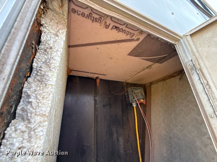 image for item MY9900 2001 United Expressline toy hauler camper